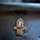 Leichenpuppe Emaille Pin