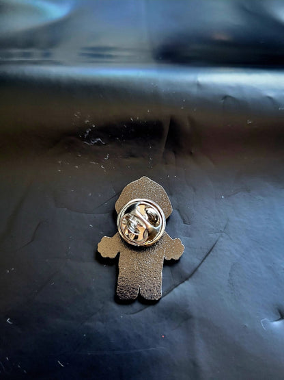 Leichenpuppe Emaille Pin