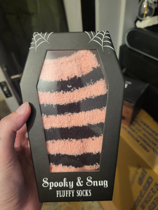 Gestreifte Socken in Sarg-Geschenkbox