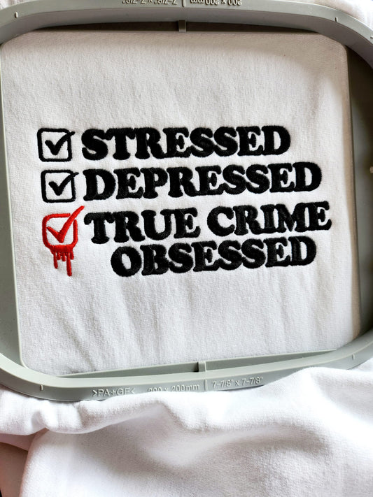 Gestresstes, deprimiertes, von wahren Verbrechen besessenes Sweatshirt