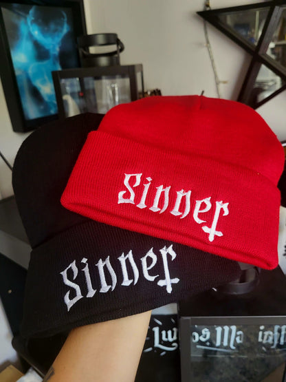 Sinner Beanie mit Stickerei