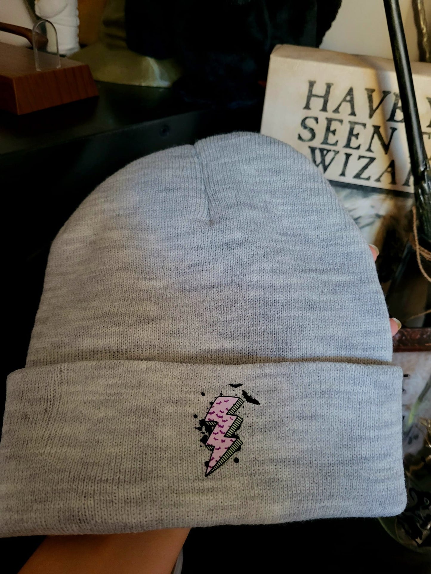Sinner Beanie mit Stickerei