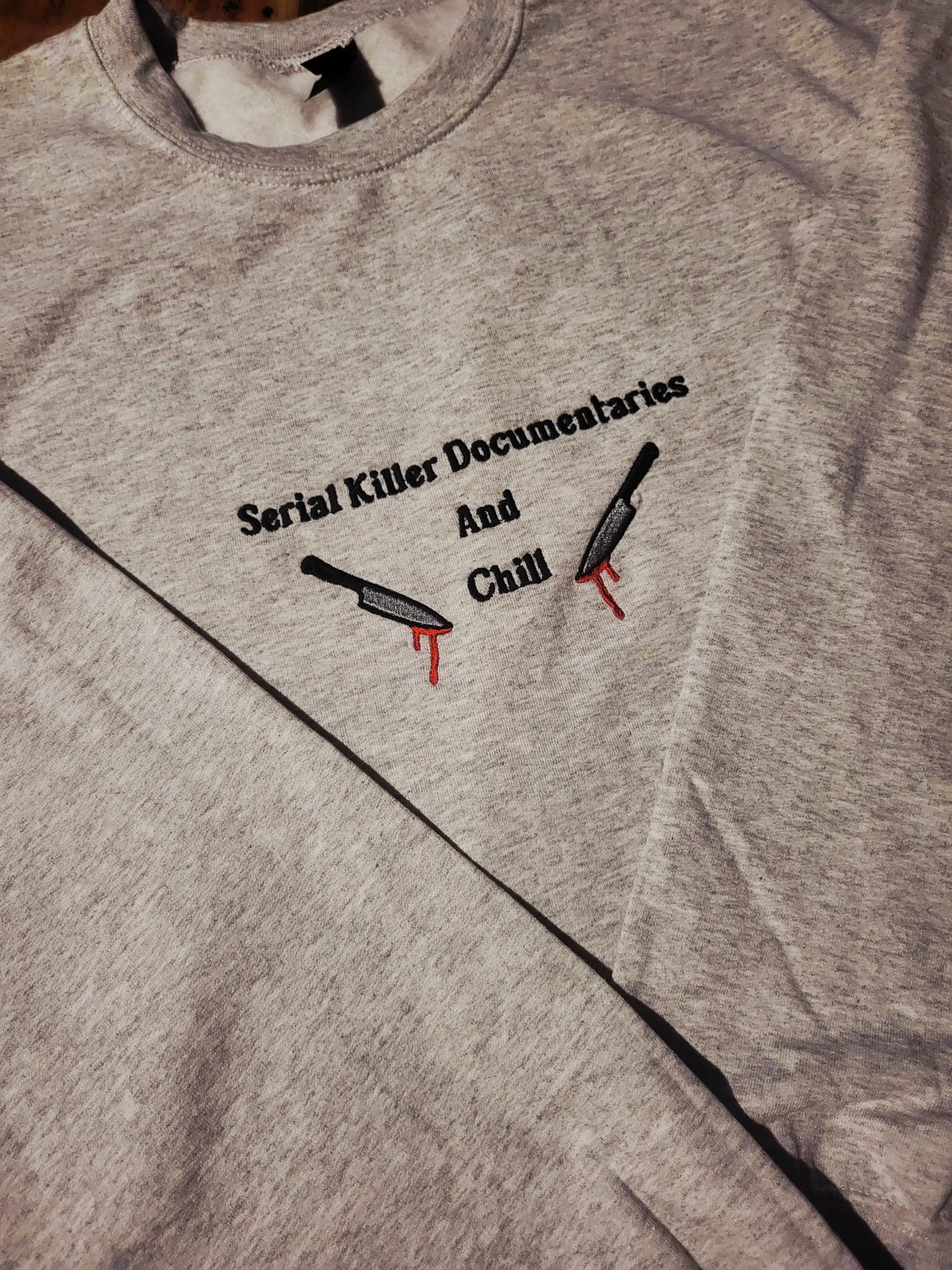 Serienmörder-Dokumentationen und Chill Kapuzenpullover