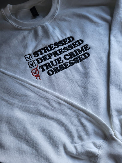 Gestresstes, deprimiertes, von wahren Verbrechen besessenes Sweatshirt